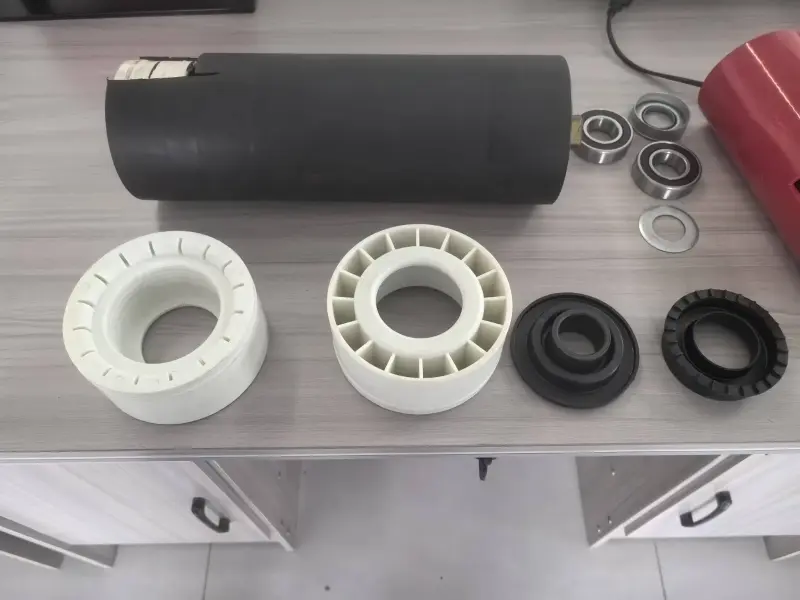 Mga kapalit na bahagi ng conveyor roller: Tinitiyak ang Walang Harang na Paghawak ng Materyal
